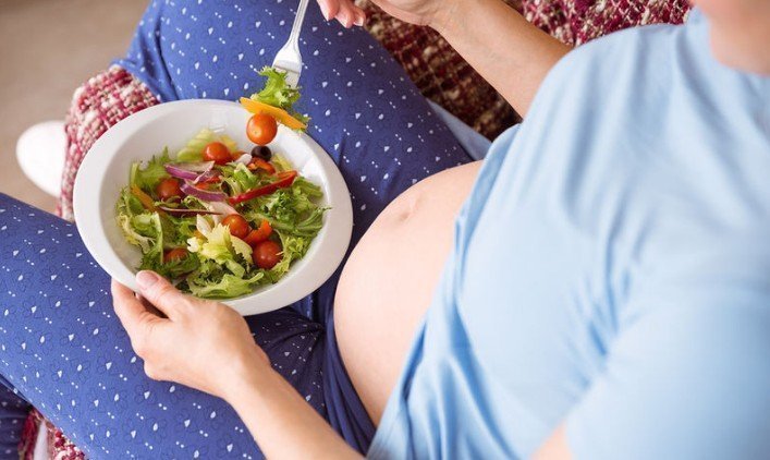 Παιδικές αλλεργίες: Τι πρέπει να περιλαμβάνει η διατροφή της μητέρας στην εγκυμοσύνη & το θηλασμό